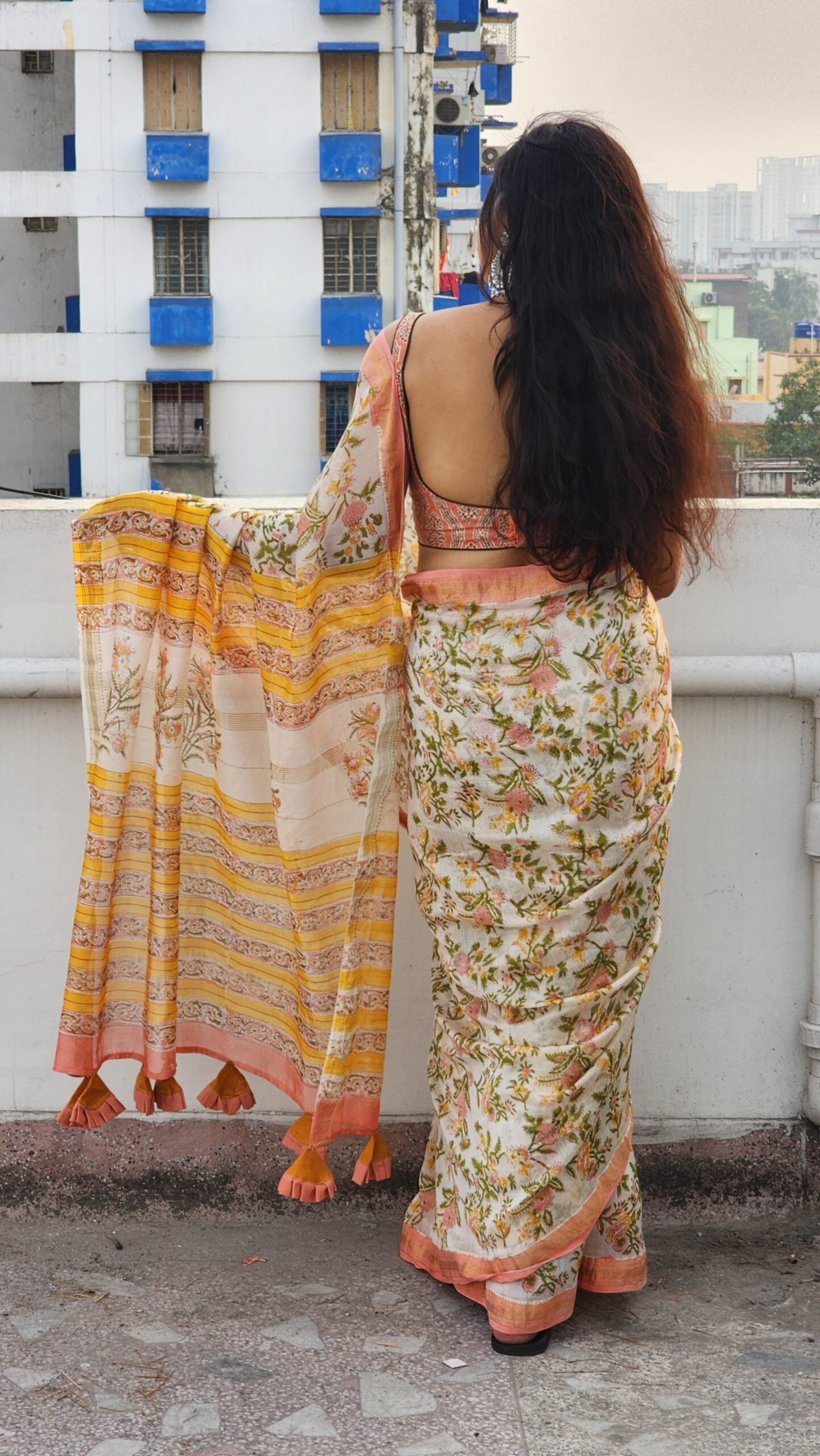 WHITE FLORAL JAAL MAHESHWARI SILK & COTTON SAREE