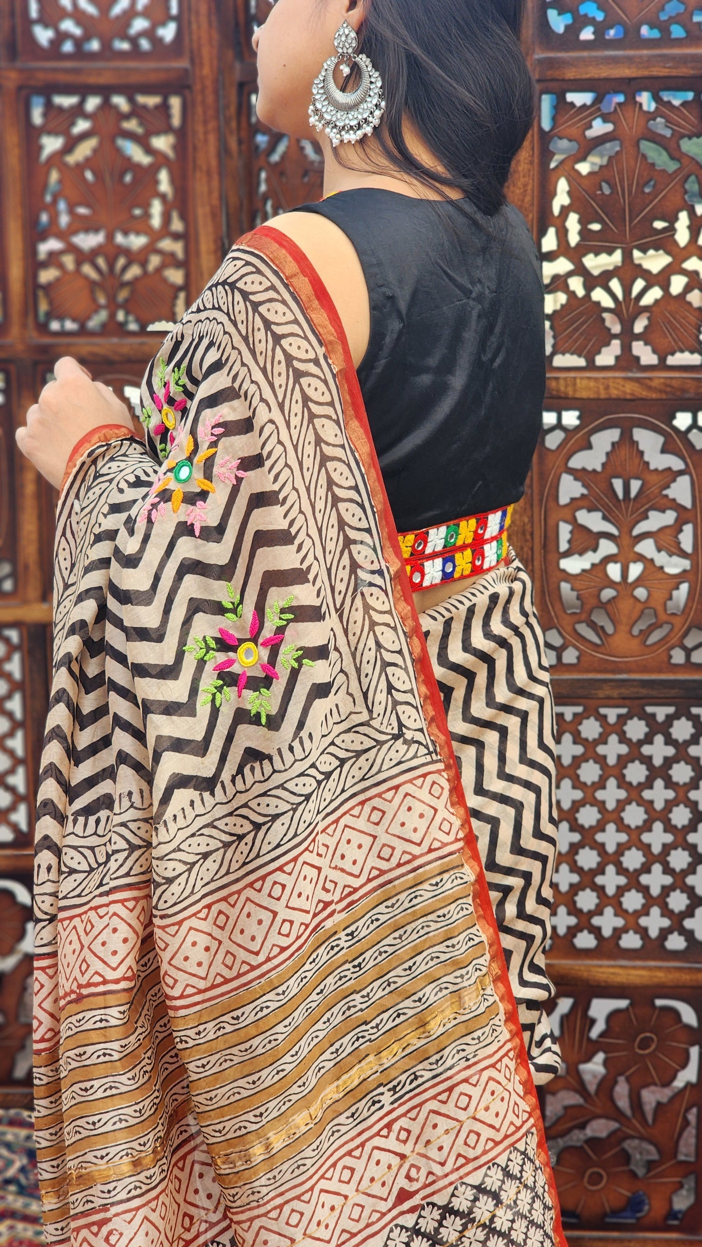 Ebon Waves Cotton Silk Saree