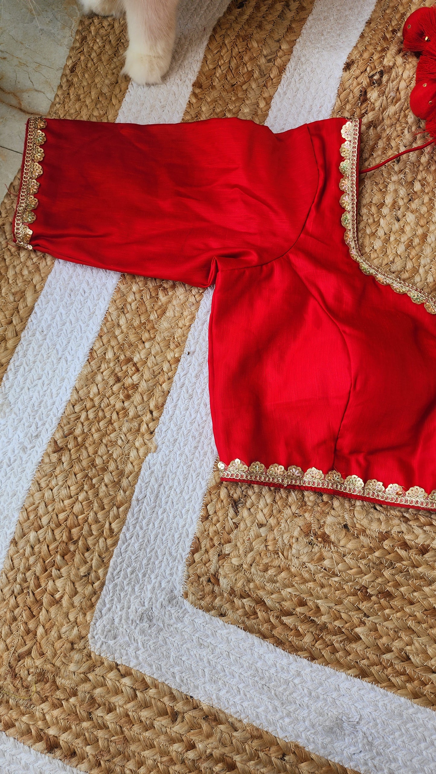 Sunehri Laal Blouse