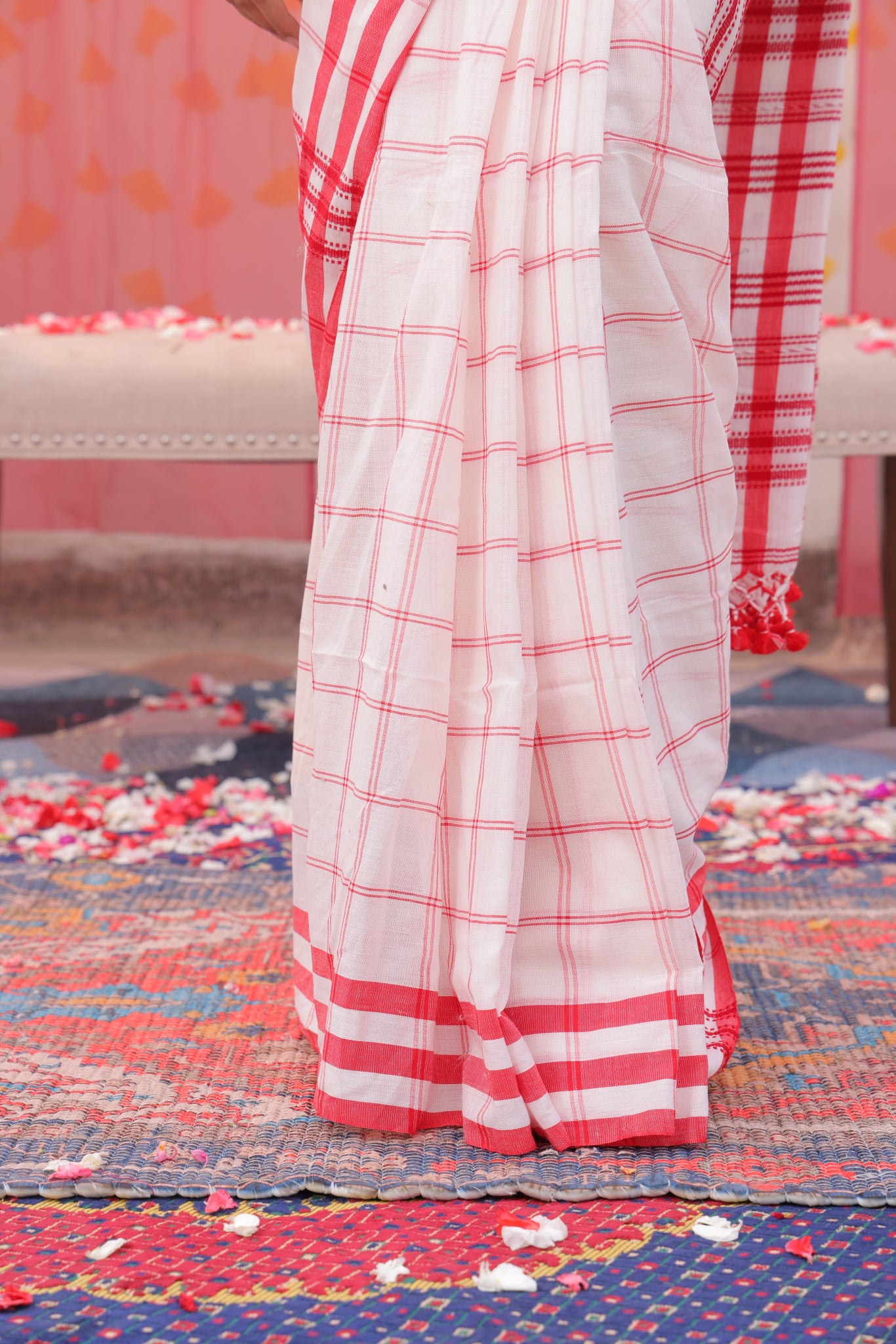 Laal Sada Gamcha Saree