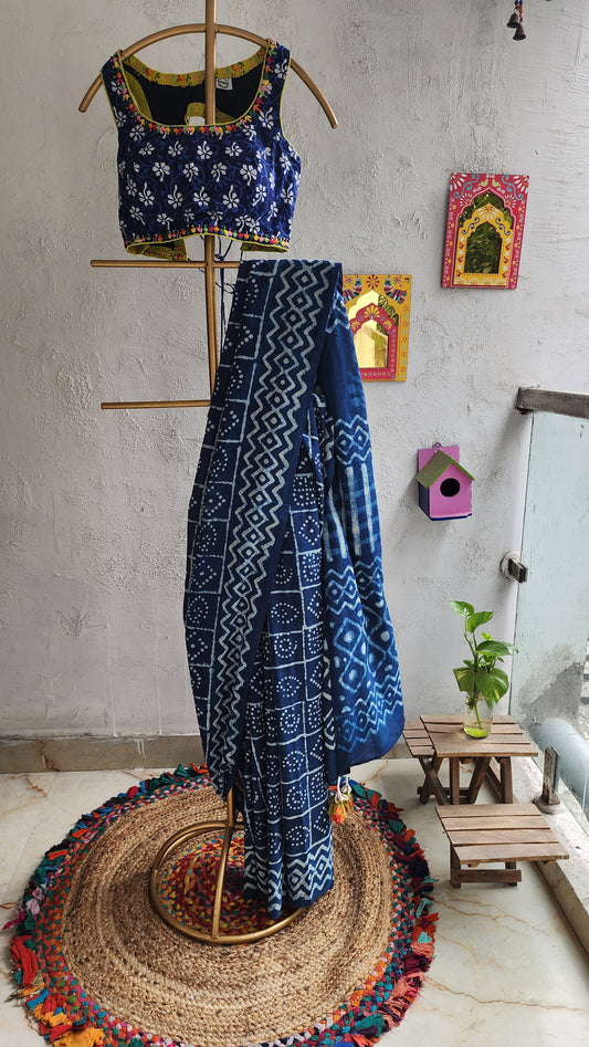Kora Neela Mulmul Saree