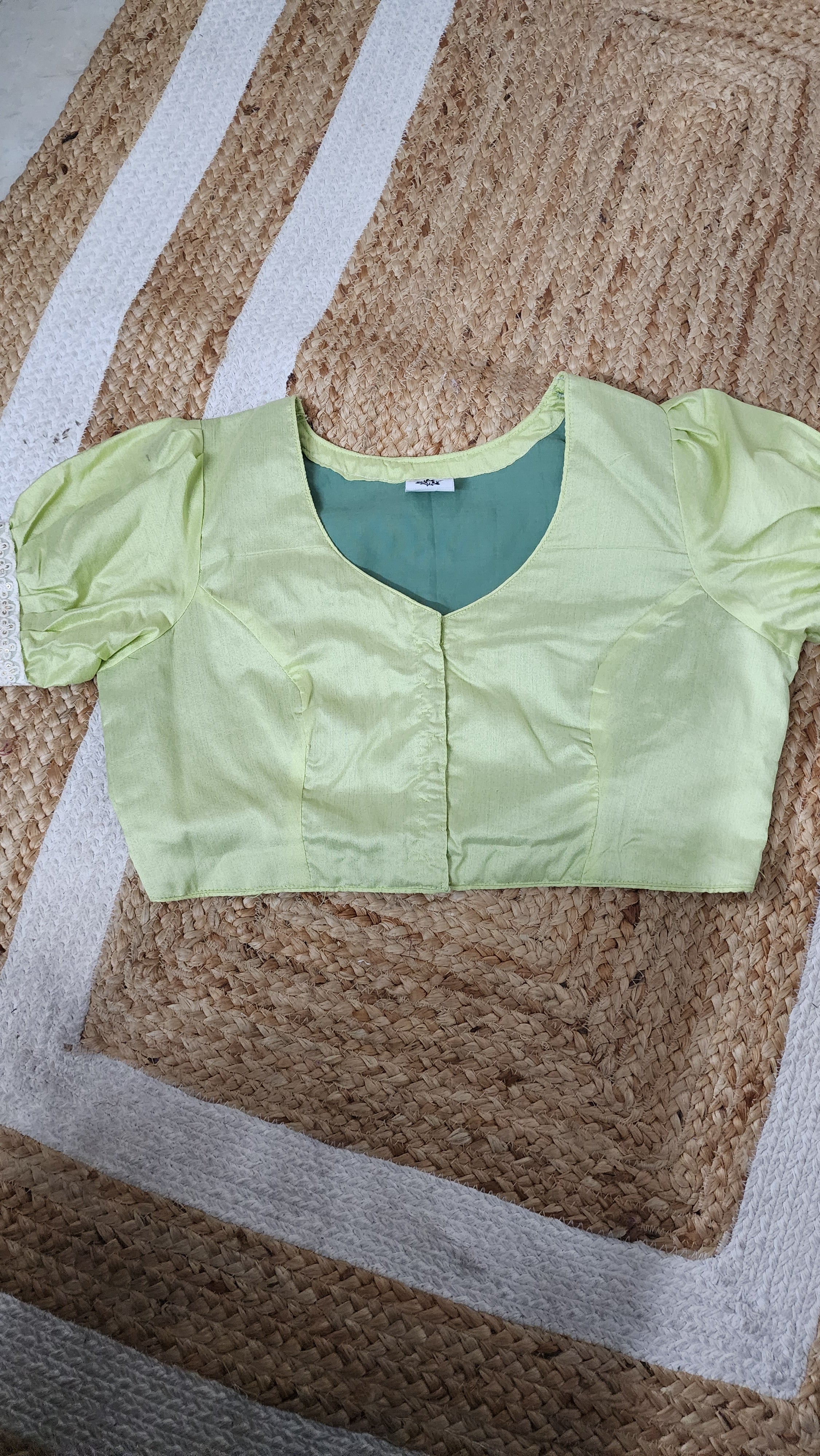Pista Hakoba Puff Sleeve Blouse
