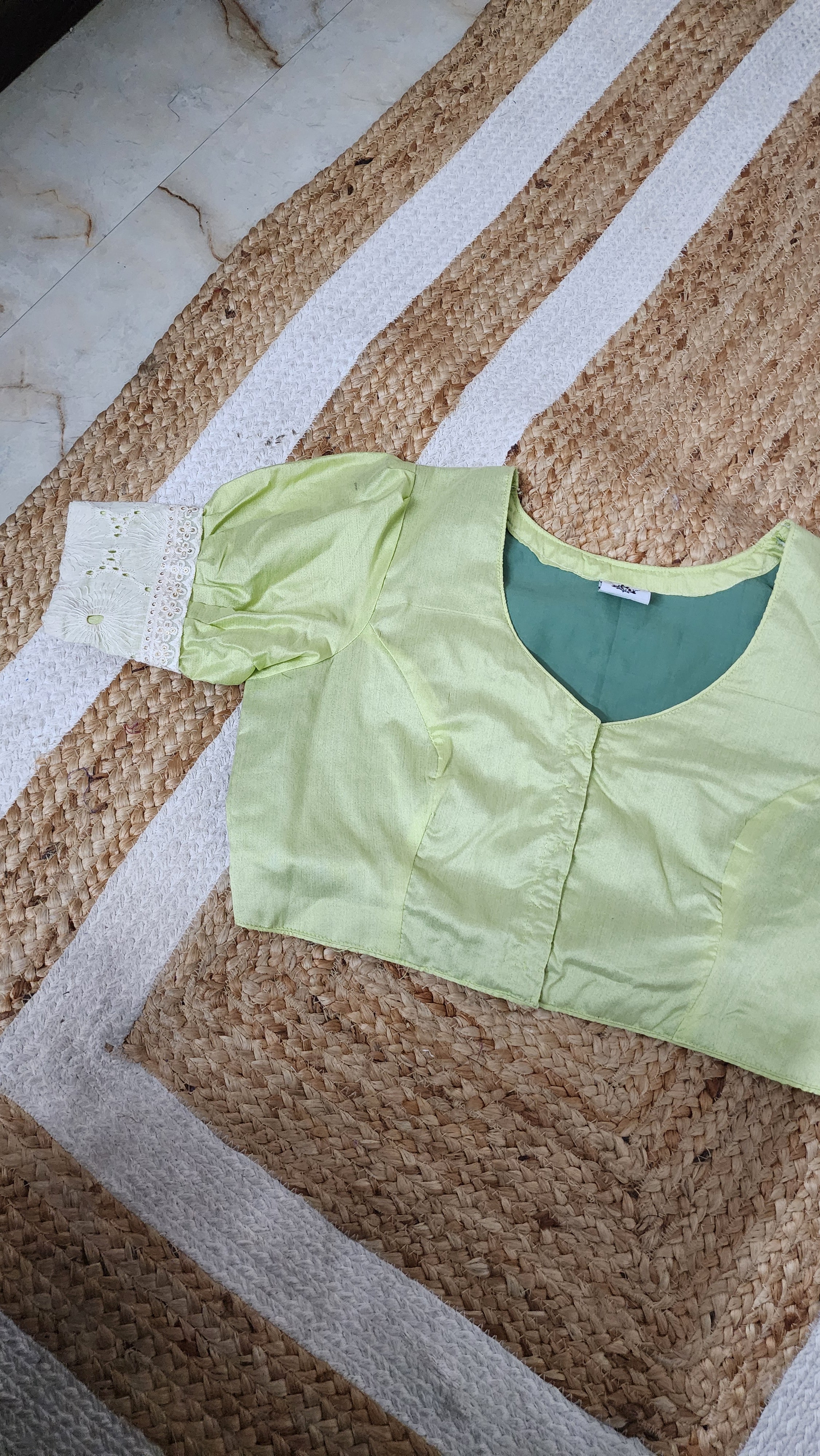 Pista Hakoba Puff Sleeve Blouse