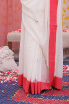 Laal Paar Sada Saree