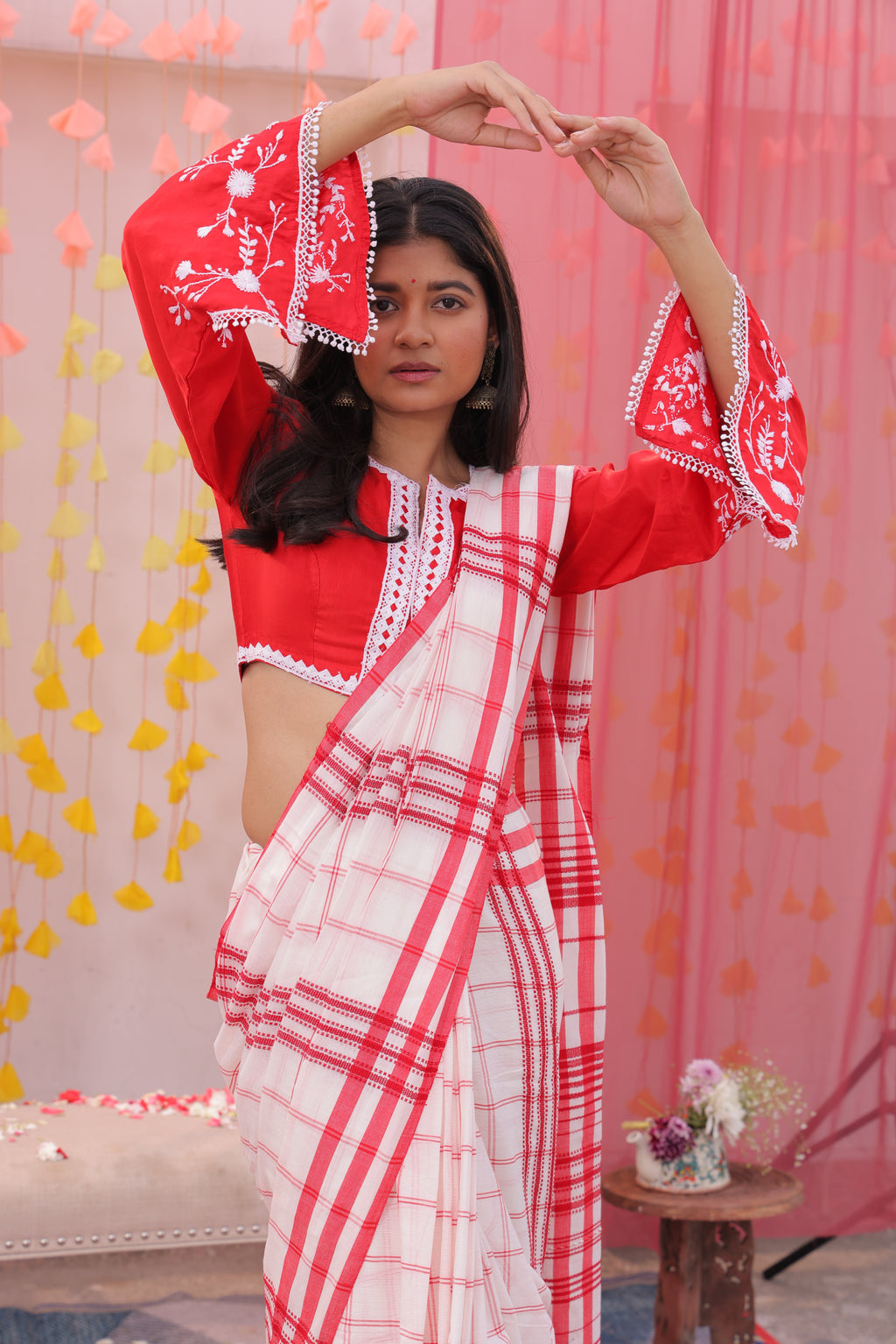 Laal Sada Gamcha Saree