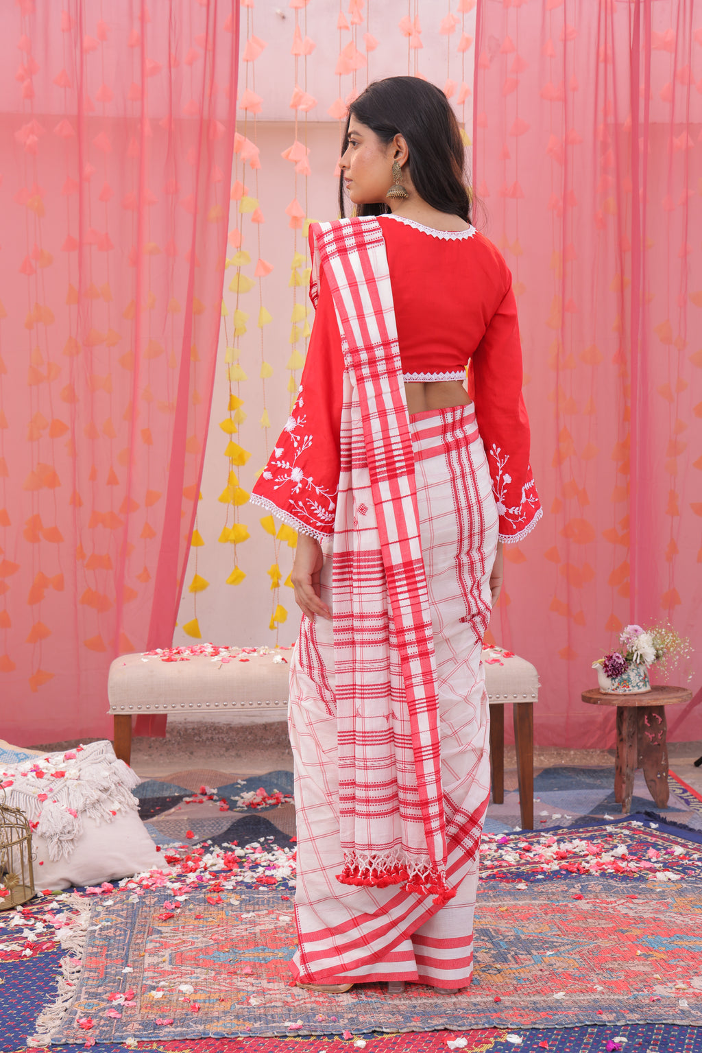 Laal Sada Gamcha Saree