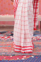 Laal Sada Gamcha Saree